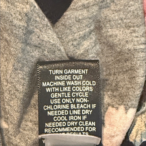 Torrid Favorite Tunic Super Soft V-Neck Tee in Black Orchid Gardens Size 2X - Picture 13 of 15